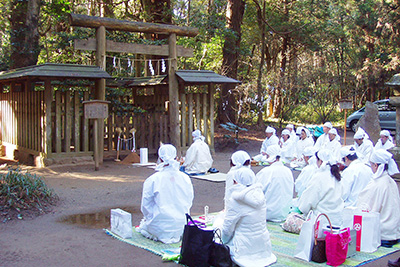 宮主による2004年の祭祀の様子