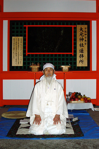 2005年 神宮内で祭祀をする宮主